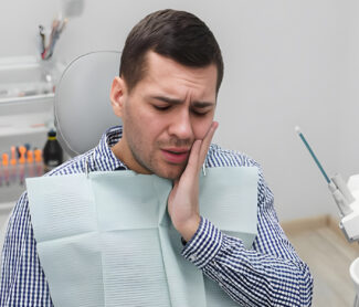 What-to-do-if-you-feel-a-toothache-and-dentistry-is-closed